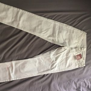 White skinny jeans